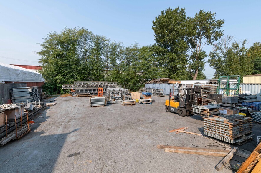 More Photos Of 11517 132A St, Surrey Warehouse For Sale