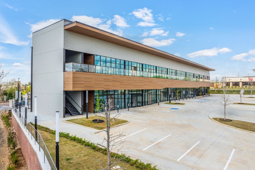 More Photos Of 458 Northolt Pky, Suwanee General Retail For Lease