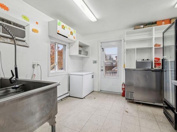 More Photos Of 1195 Boul Maloney E, Gatineau Freestanding For Sale