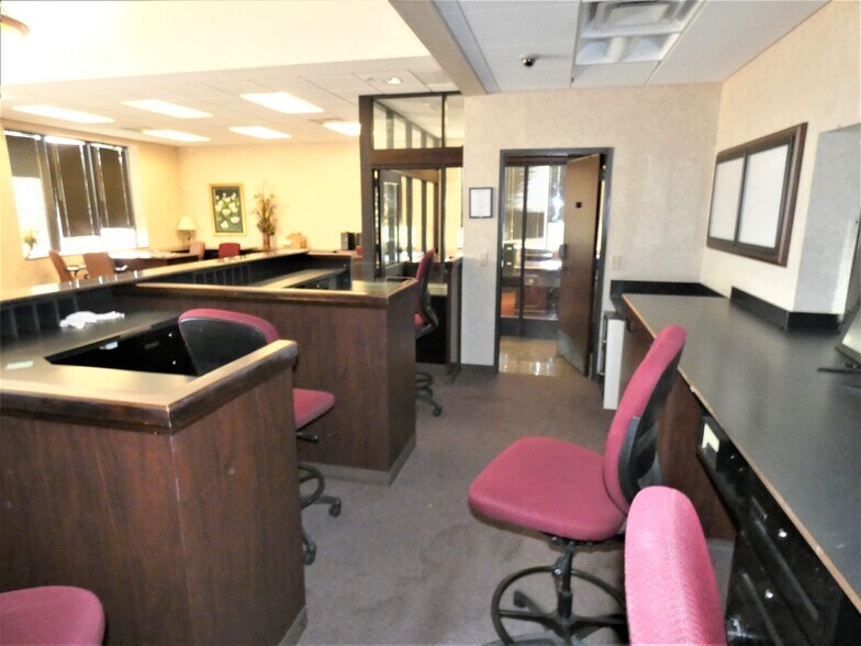 More Photos Of 300 N St Marys St, Beeville Bank For Sale