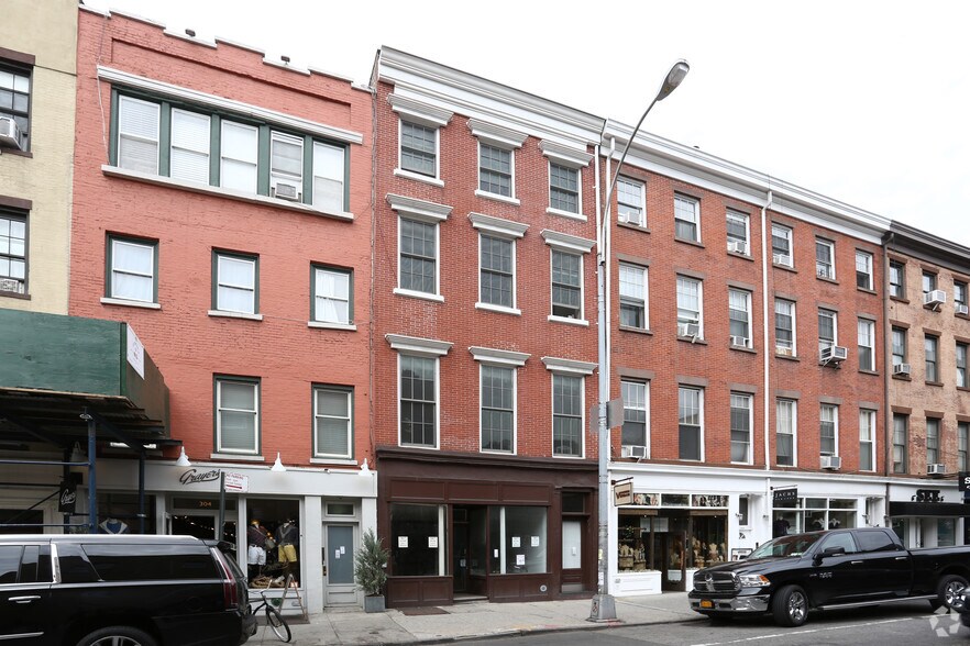 More Photos Of 306 Bleecker St, New York Apartments For Lease