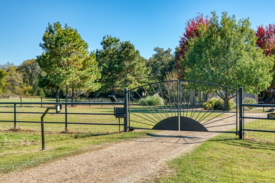 More Photos Of 2261 TX-276, Emory Specialty For Sale