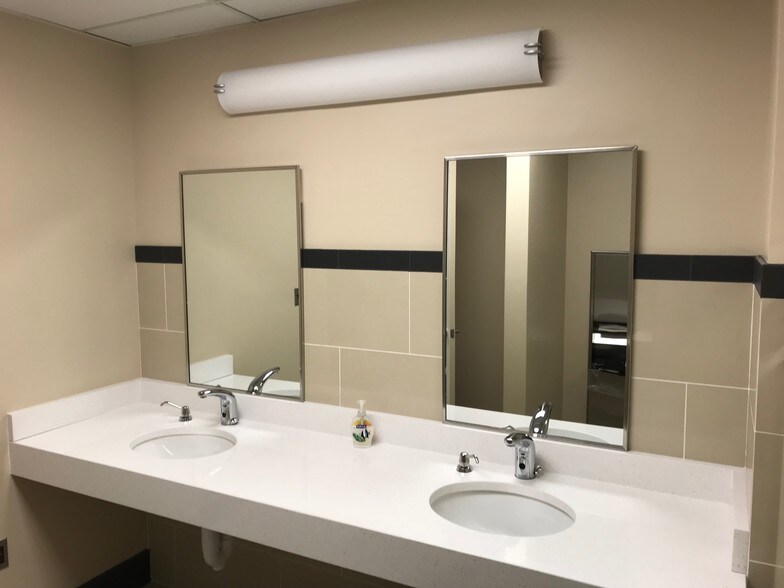 More Photos Of 1110-1118 Herndon Pky, Herndon Office For Lease