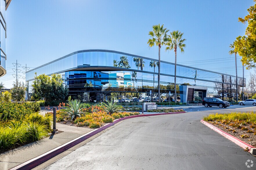 Primary Photo Of 6965 Lusk Blvd, San Diego Research And Development For Lease