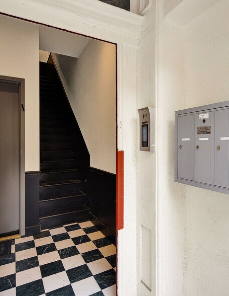 More Photos Of 113 W 13th St, New York Apartments For Sale
