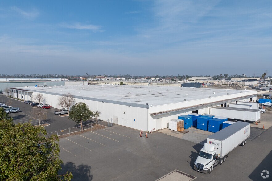 More Photos Of 2601 S Garnsey St, Santa Ana Warehouse For Sale