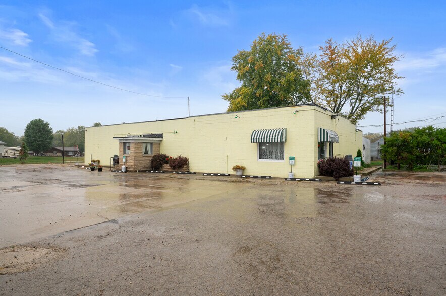 More Photos Of 17001 IN-3, Eaton Bar For Sale