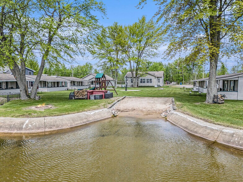 More Photos Of 10392 Houghton Lake dr, Houghton Lake Specialty For Sale