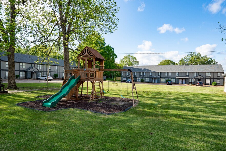 More Photos Of 1906 W Matthews Ave, Jonesboro Apartments For Sale