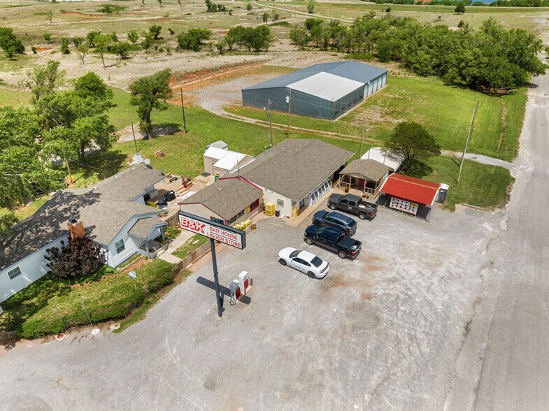 More Photos Of 10277 N 2130 Rd, Foss Convenience Store For Sale