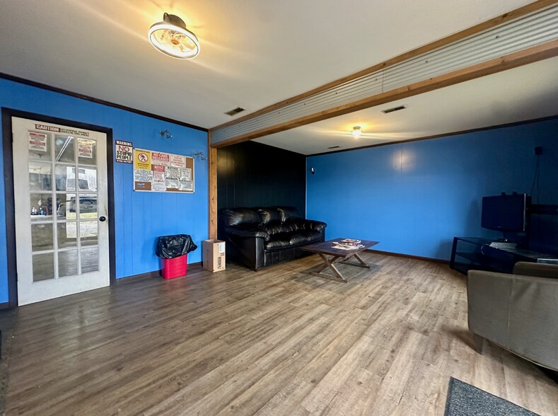 More Photos Of 430 Carthage Rd, Red Boiling Springs Industrial For Sale