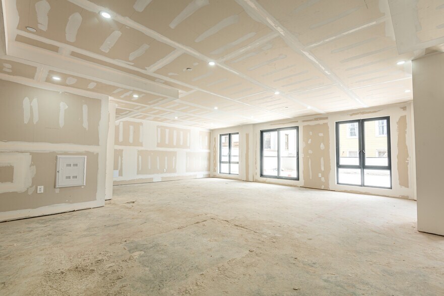 More Photos Of 3043 31st St, Long Island City Service For Lease