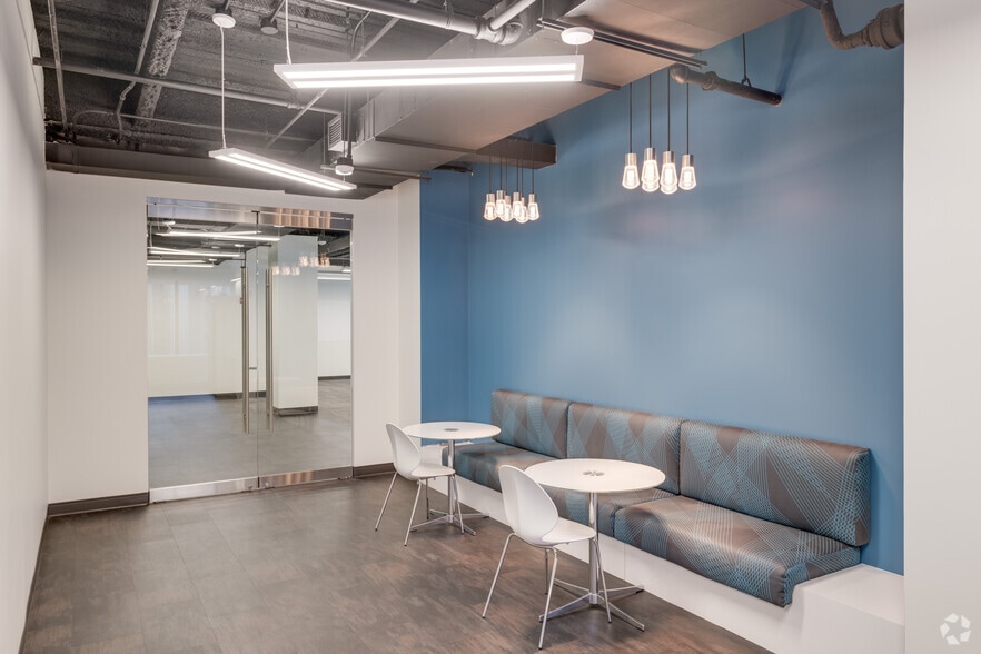 More Photos Of 30 N LaSalle St, Chicago Office For Lease