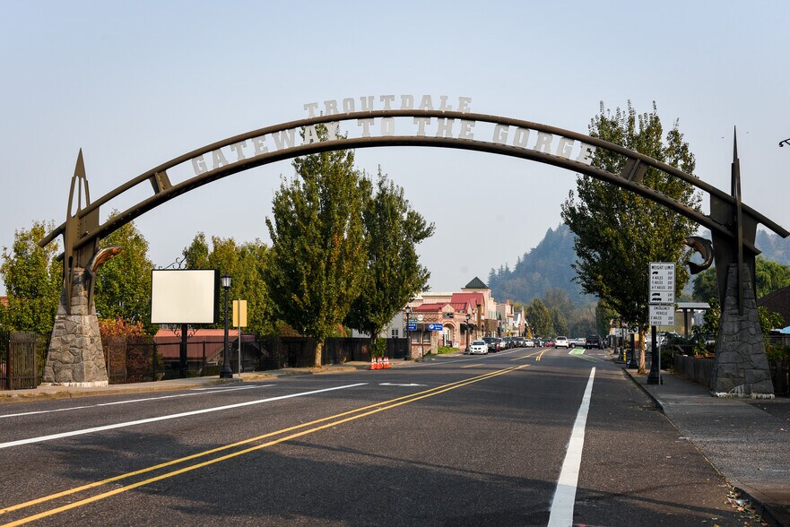 More Photos Of 202 E Historic Columbia River Hwy, Troutdale Storefront Retail Office For Lease