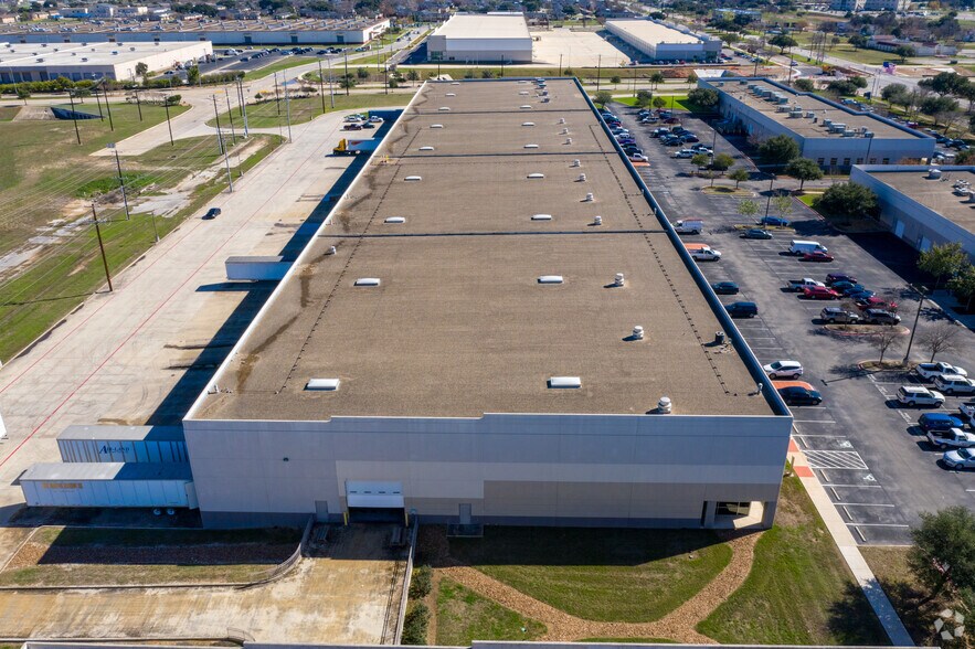 More Photos Of 913 Billy Mitchell Blvd, San Antonio Distribution For Lease