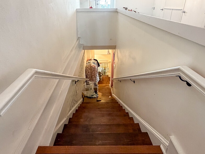 More Photos Of 345 King St, Charleston Storefront Retail Office For Lease