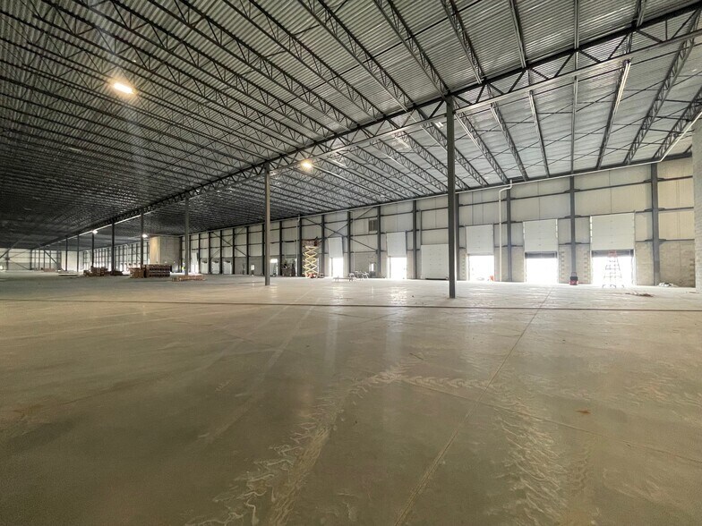 More Photos Of 450 Ben Franklin Blvd, Lancaster Distribution For Lease