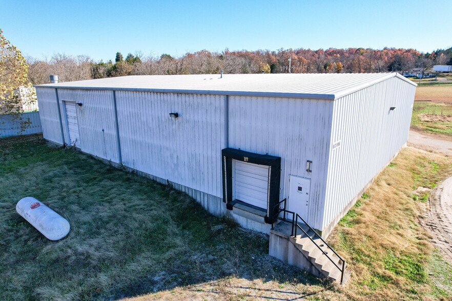 More Photos Of 27877 Glacier Point Rd, Lebanon Warehouse For Lease
