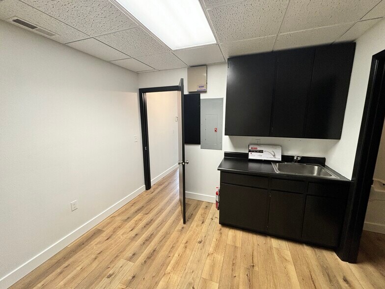 More Photos Of 2185 Liberty St NE, Salem Medical For Lease