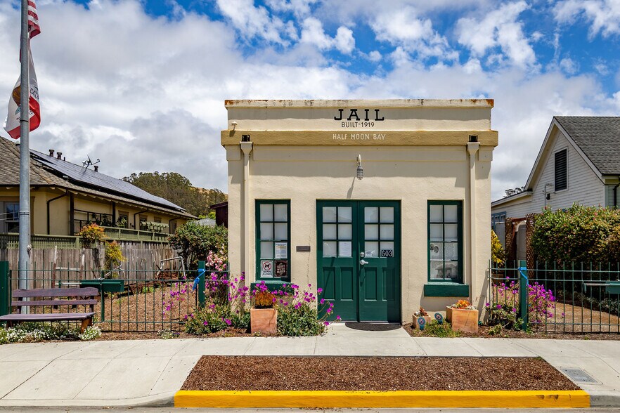 More Photos Of 535-539 Main St, Half Moon Bay Storefront Retail Residential For Sale