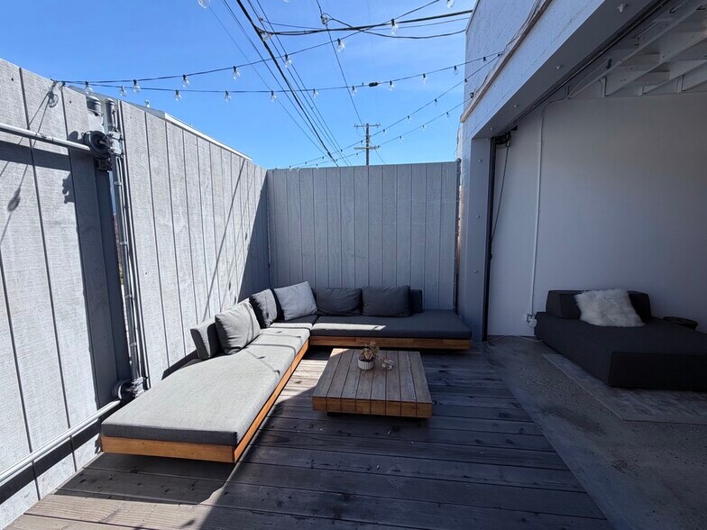 More Photos Of 720 Lincoln Blvd, Venice Office For Lease