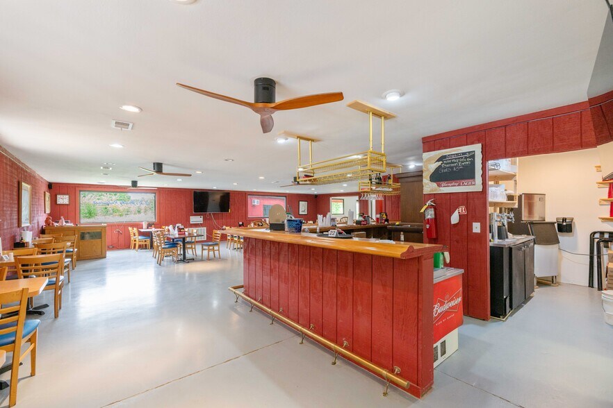 More Photos Of 7386 Mt Carmel Rd, Decaturville Convenience Store For Sale