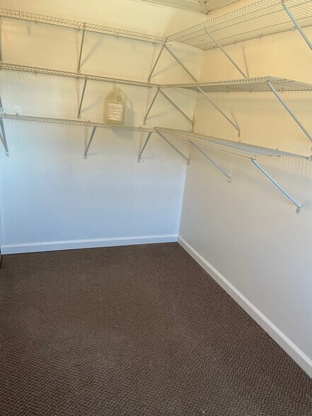 More Photos Of 4142 Crescent Dr, Saint Louis Medical For Sale