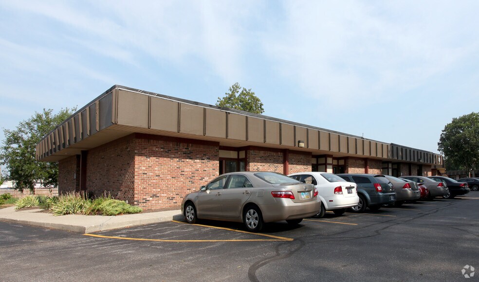 More Photos Of 2346 S Lynhurst Dr, Indianapolis Office For Lease