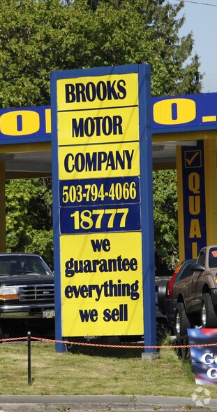 More Photos Of 18777 SE Mcloughlin Blvd, Milwaukie Service Station For Sale