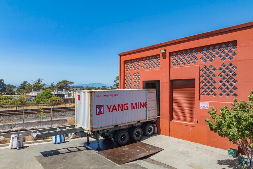 More Photos Of 2390 4th St, Berkeley Office For Lease