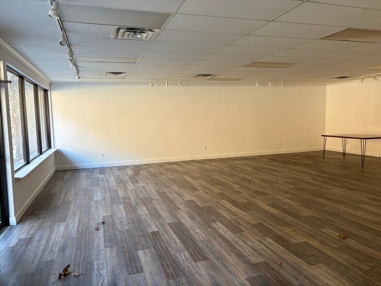 More Photos Of 197 Ethan Allen Hwy, Redding Storefront Retail Office For Lease