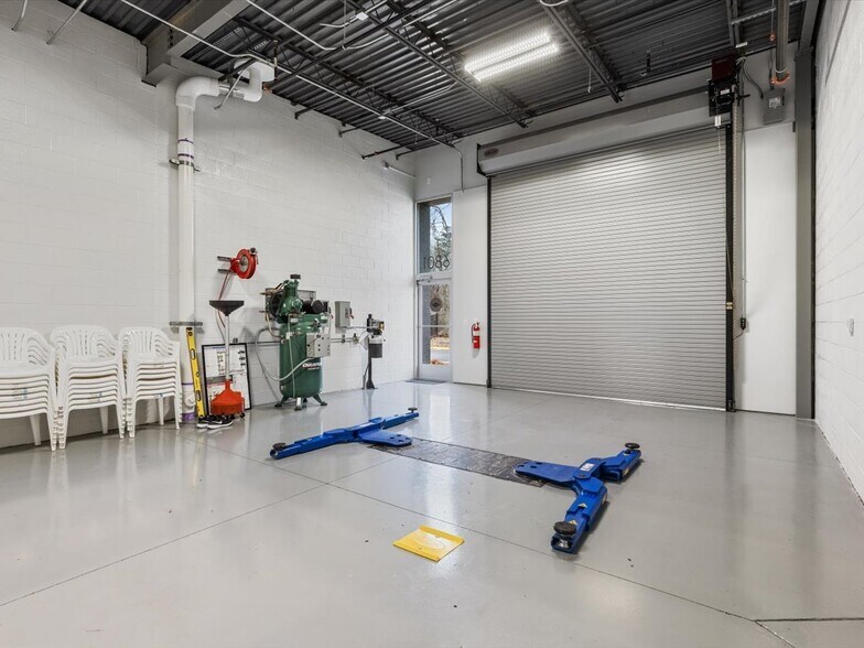 More Photos Of 6701 Dominion Garages Ave, Woodford Specialty For Sale