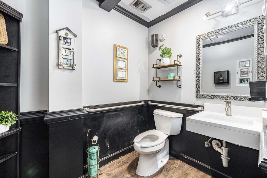 More Photos Of 35 S Peachtree St, Norcross Restaurant For Sale