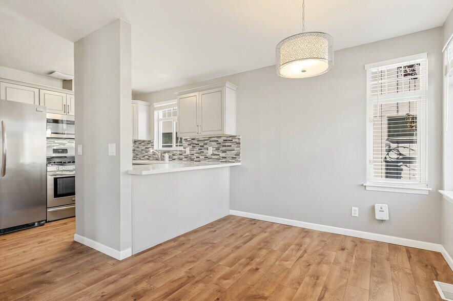 More Photos Of 3315 Claremont Ave S, Seattle Apartments For Sale