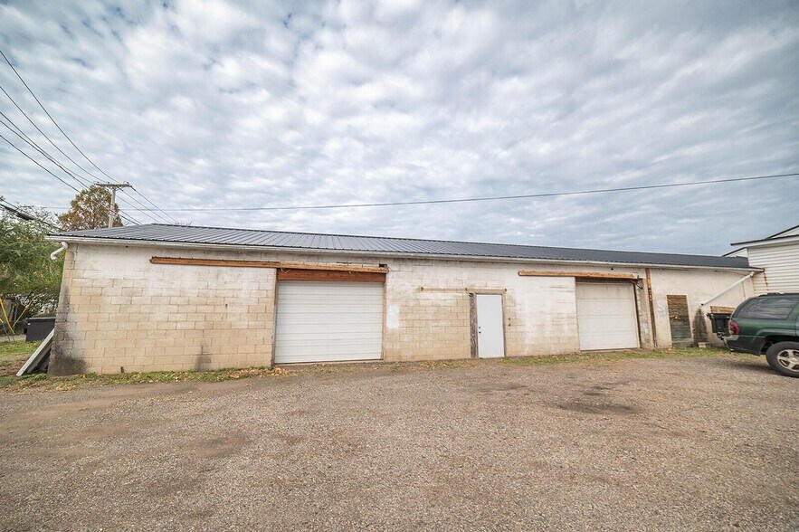 More Photos Of 145 Edison Ave, Circleville Sports And Entertainment For Sale