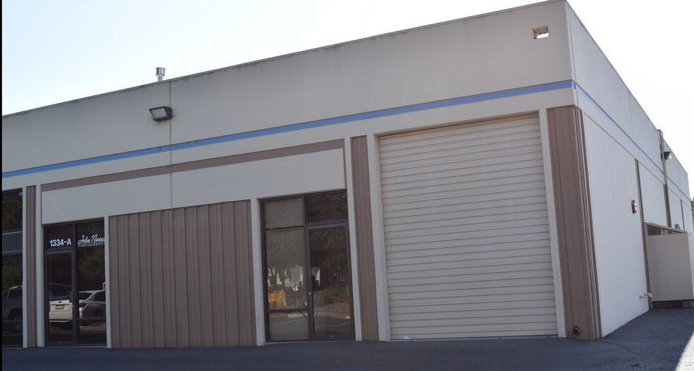 More Photos Of 1334-1338 Ross St, Petaluma Warehouse For Lease