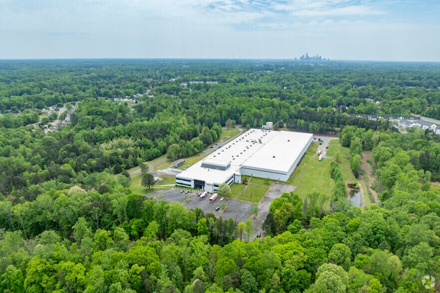 More Photos Of 6900 Morris Estate Dr, Charlotte Manufacturing For Lease