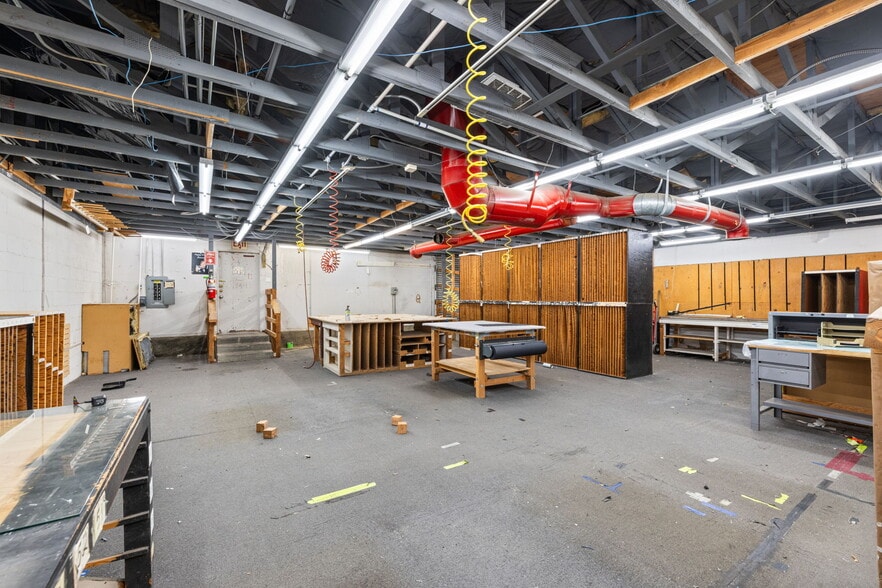 More Photos Of 2601 J St, Sacramento Freestanding For Lease