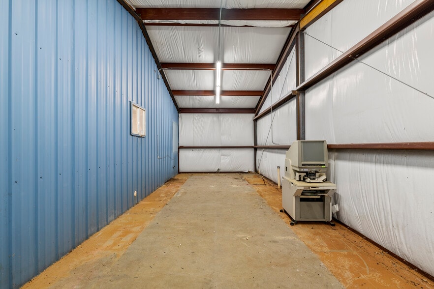 More Photos Of 1106 E Main St, Nacogdoches Warehouse For Sale