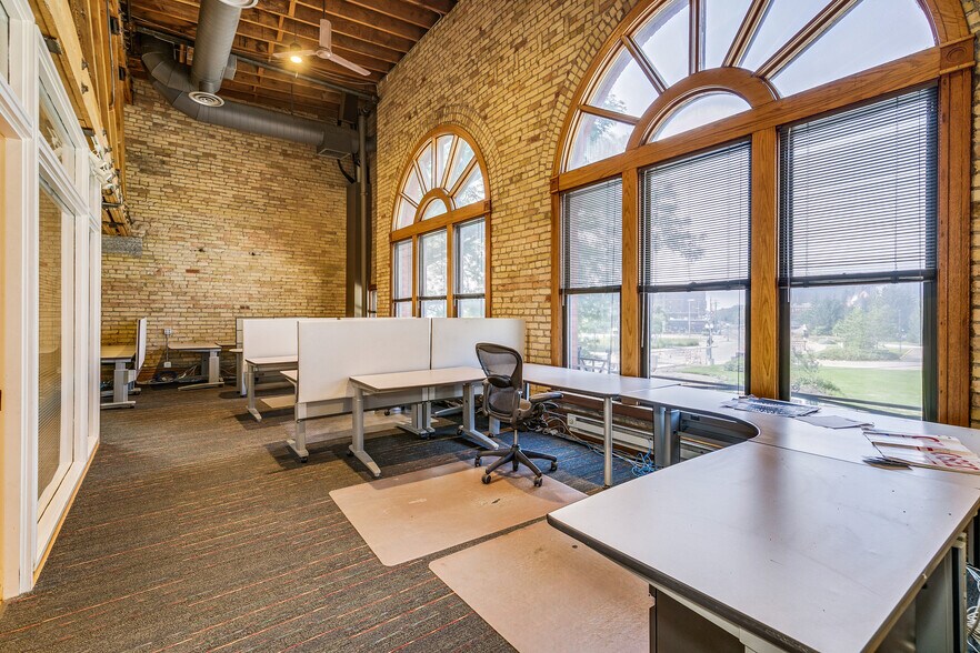 More Photos Of 2001 University Ave SE, Minneapolis General Retail For Sale