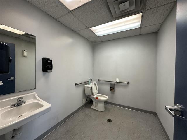 More Photos Of 2740 Stoner Ct, North Liberty Truck Terminal For Lease