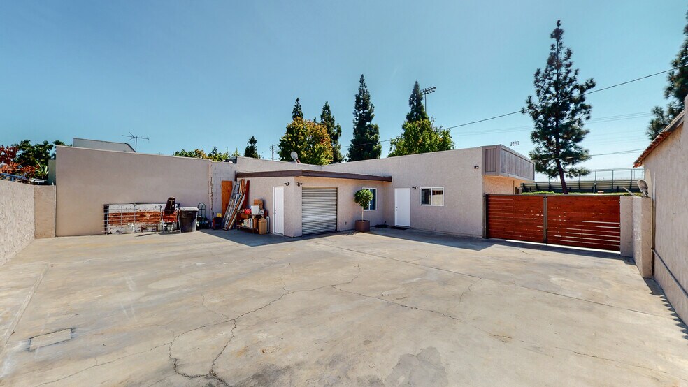 More Photos Of 8311 Rosecrans Ave, Paramount Light Manufacturing For Lease