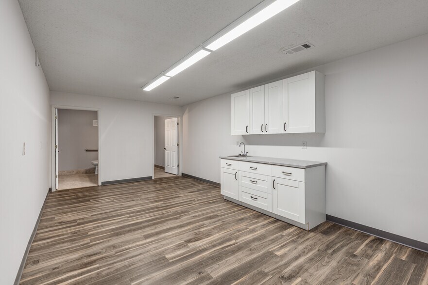 More Photos Of 13950 Veterans Memorial Hwy, Winston Warehouse For Sale