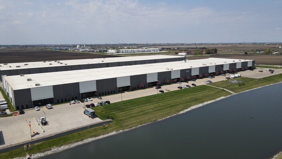 More Photos Of 200 SE 37th St, Grimes Distribution For Lease