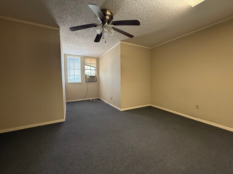 More Photos Of 6910 Bellaire Blvd, Houston Office Residential For Lease