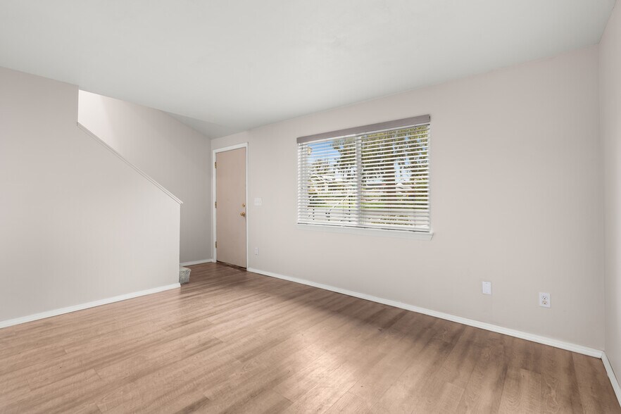 More Photos Of 430 Metzler St, Molalla Apartments For Sale