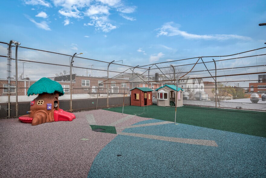 More Photos Of 900 Morris Park Ave, Bronx Storefront Retail Office For Lease