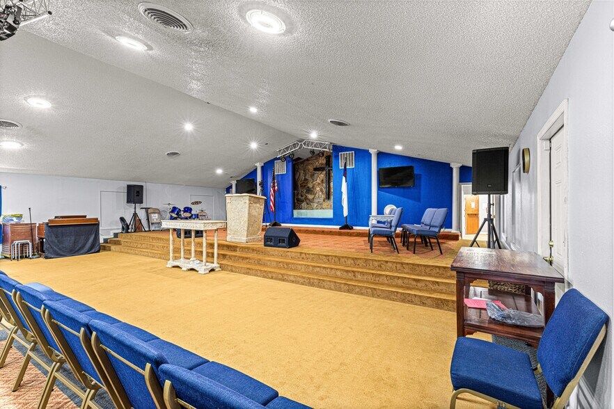 More Photos Of 484 Emerald Rd, Ocala Religious Facility For Sale