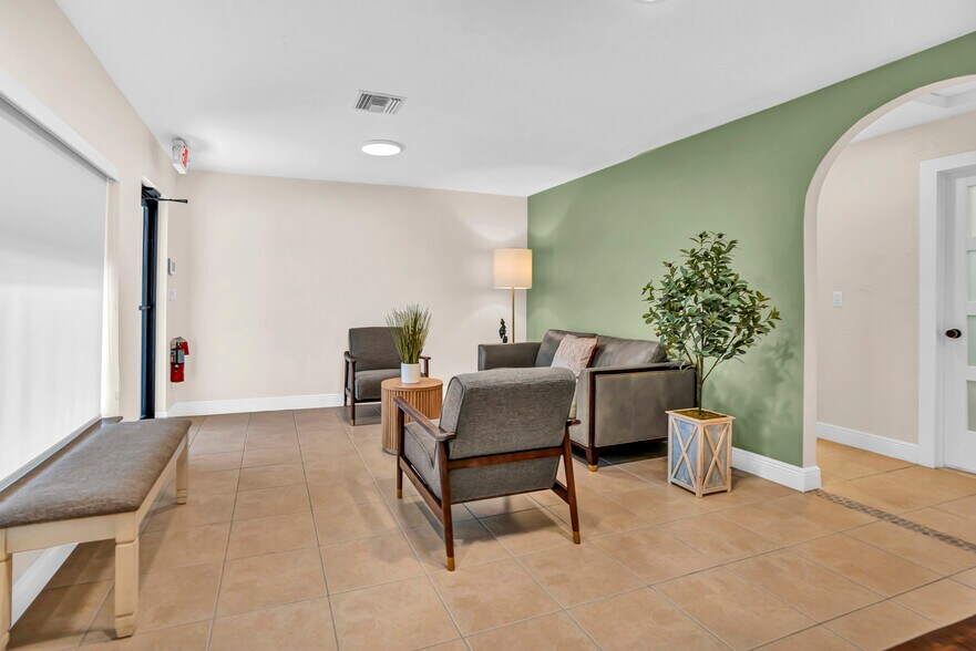 More Photos Of 481 E Commercial Blvd, Oakland Park Freestanding For Sale