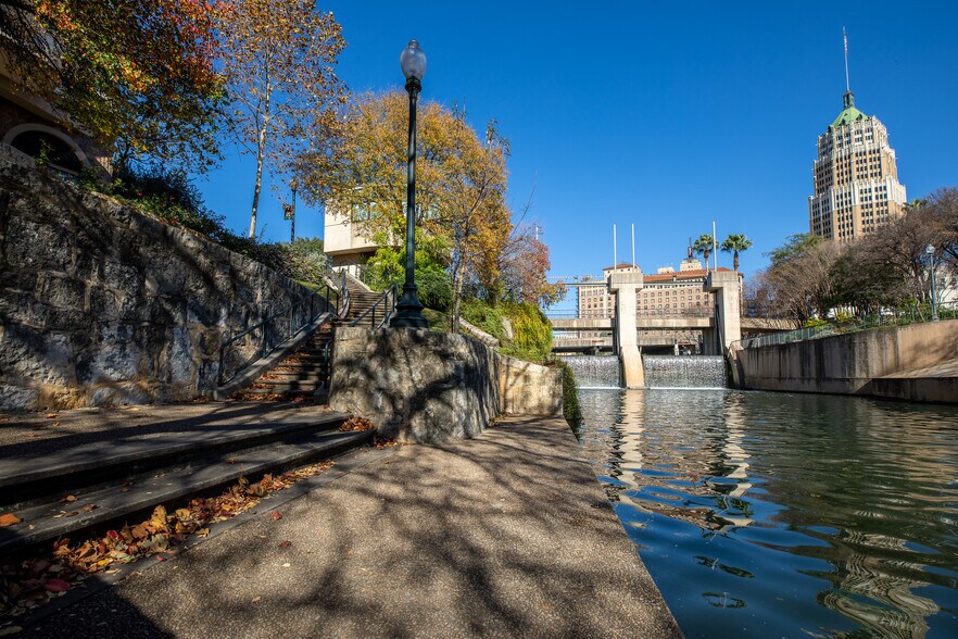 More Photos Of 214-224 Dwyer Ave, San Antonio Office Residential For Sale